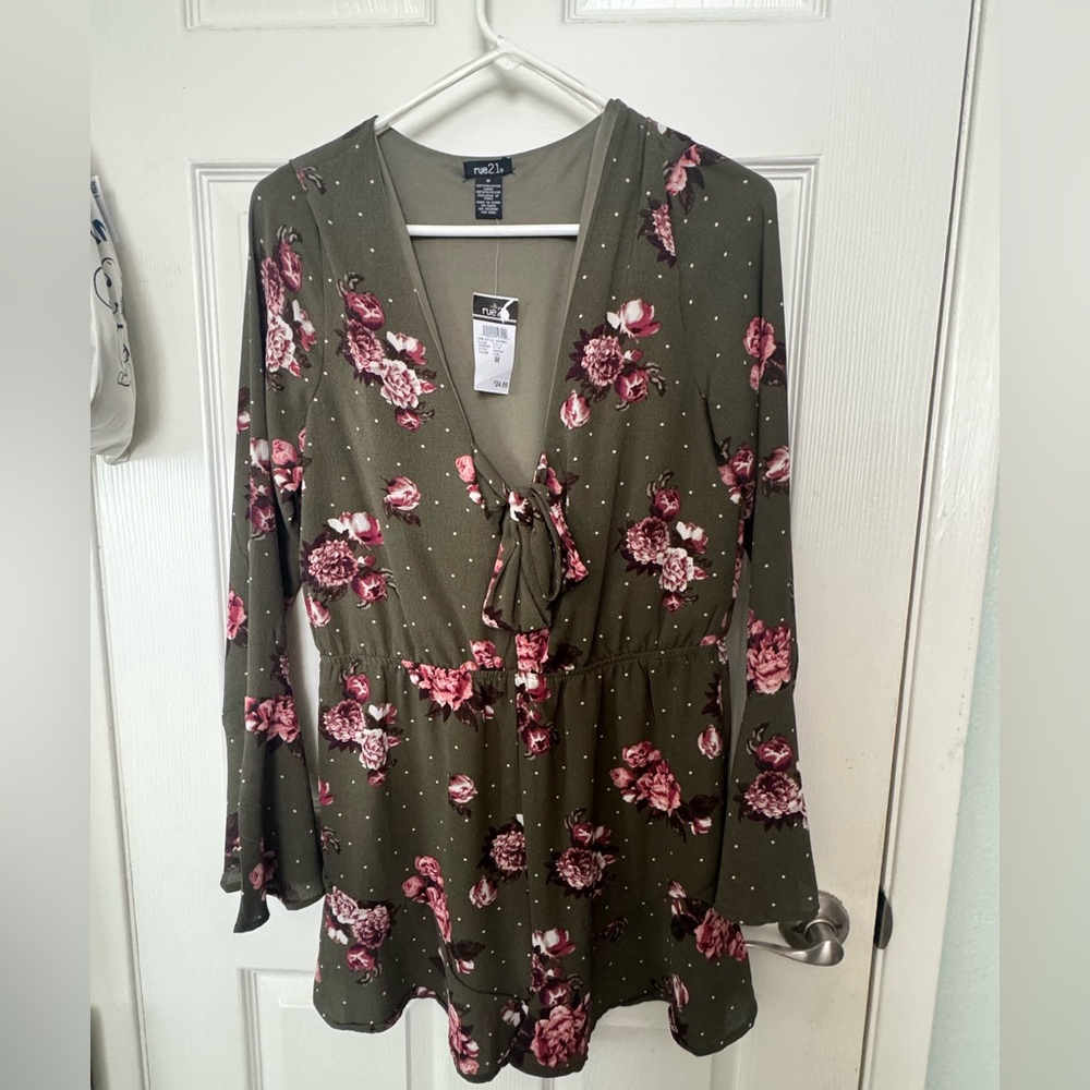 💃Rue21 Olive Floral V-Neck Blouse💃